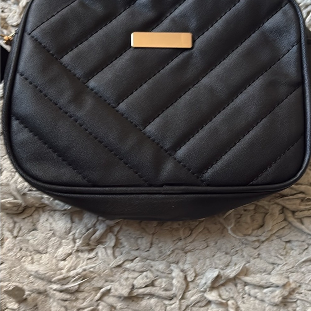 Chic Black Quilted Crossbody Bag